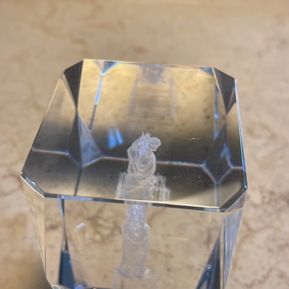 Crystal statue of liberty paperweight - Picture 8 of 11
